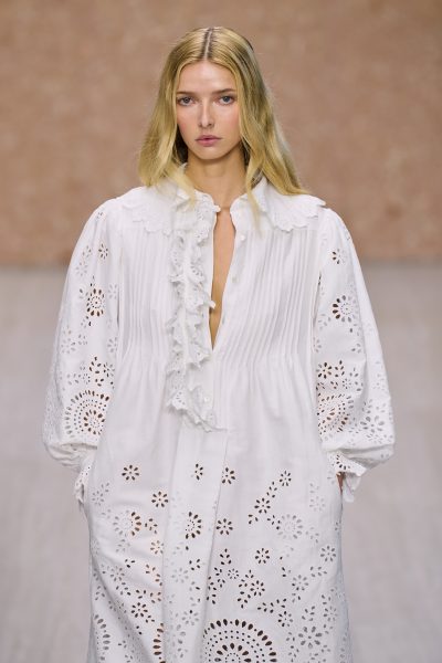 spotted-gwyneth-paltrows-dochter-apple-martin-maakt-haar-catwalkdebuut-bij-chloe-410101