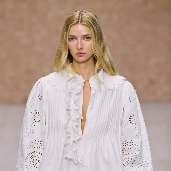 spotted-gwyneth-paltrows-dochter-apple-martin-maakt-haar-catwalkdebuut-bij-chloe-410101