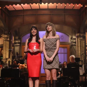dakota-johnson-en-taylor-swift-bewijzen-dat-bestie-style-juist-niet-hoeft-te-matchen-410175