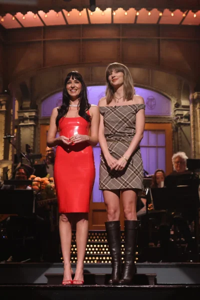 dakota-johnson-en-taylor-swift-bewijzen-dat-bestie-style-juist-niet-hoeft-te-matchen-410175