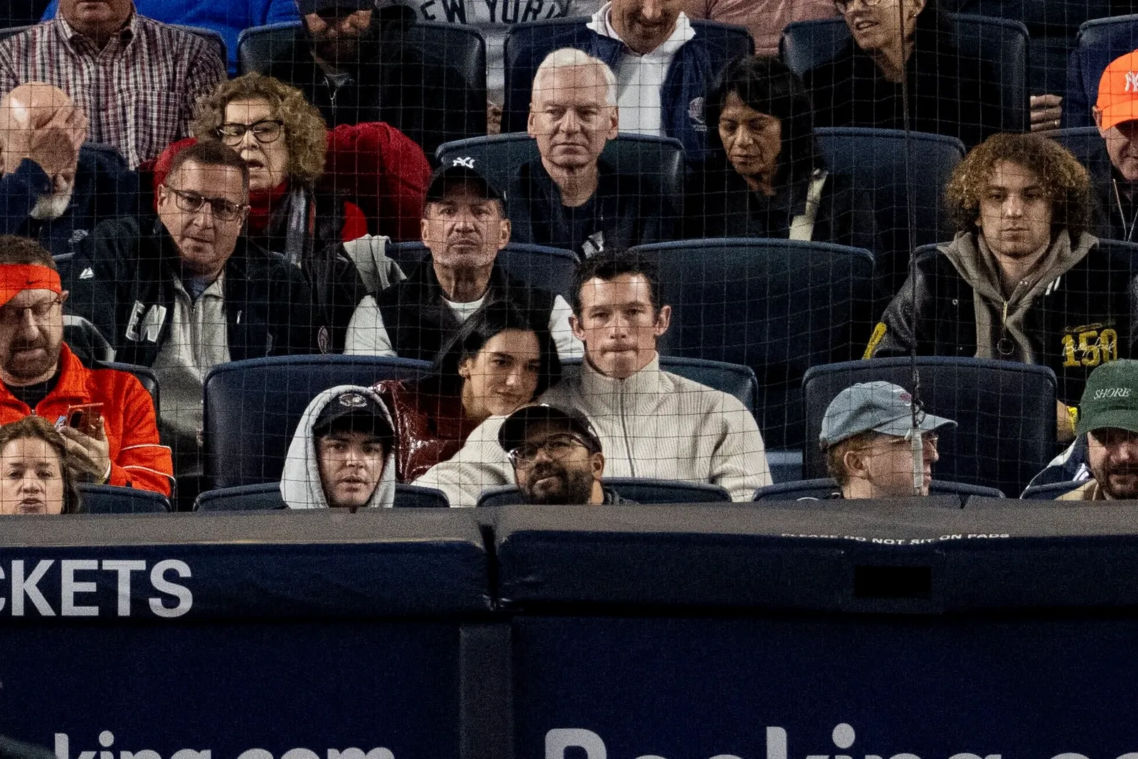 Dua Lipa en Callum Turner bij de Yankees