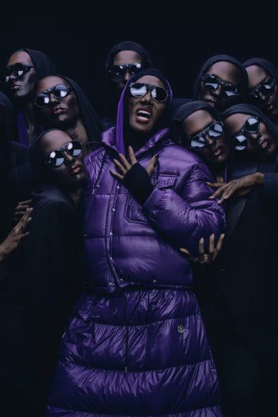 laat-het-maar-aan-grace-jones-over-om-monclers-archive-puffers-een-nieuwe-dosis-cool-te-geven-411384