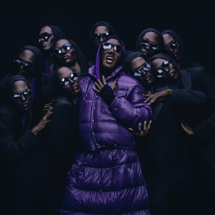 laat-het-maar-aan-grace-jones-over-om-monclers-archive-puffers-een-nieuwe-dosis-cool-te-geven-411384