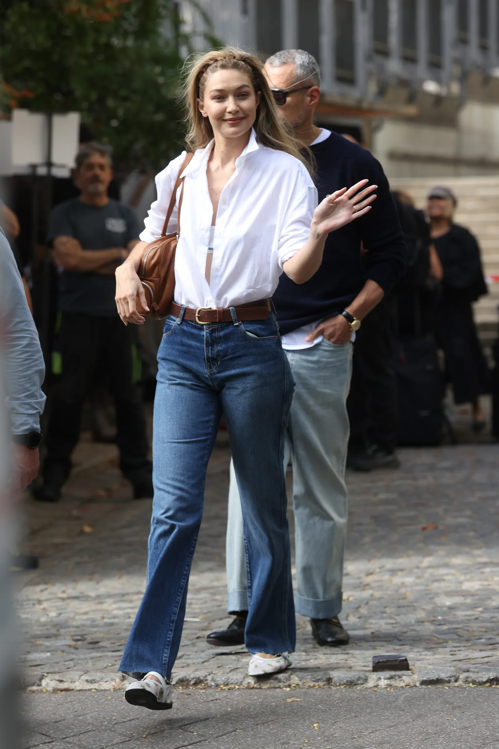 Gigi Hadid op straat tijdens Paris Fashion Week