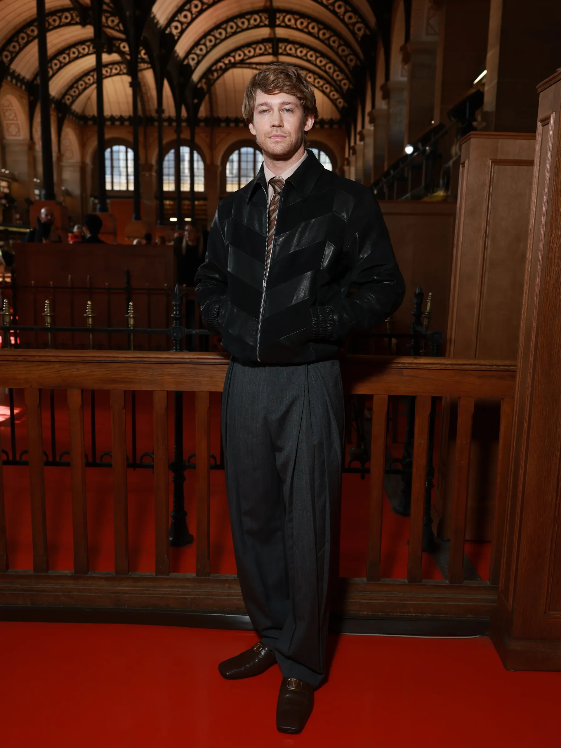 Joe Alwyn bij Valentino