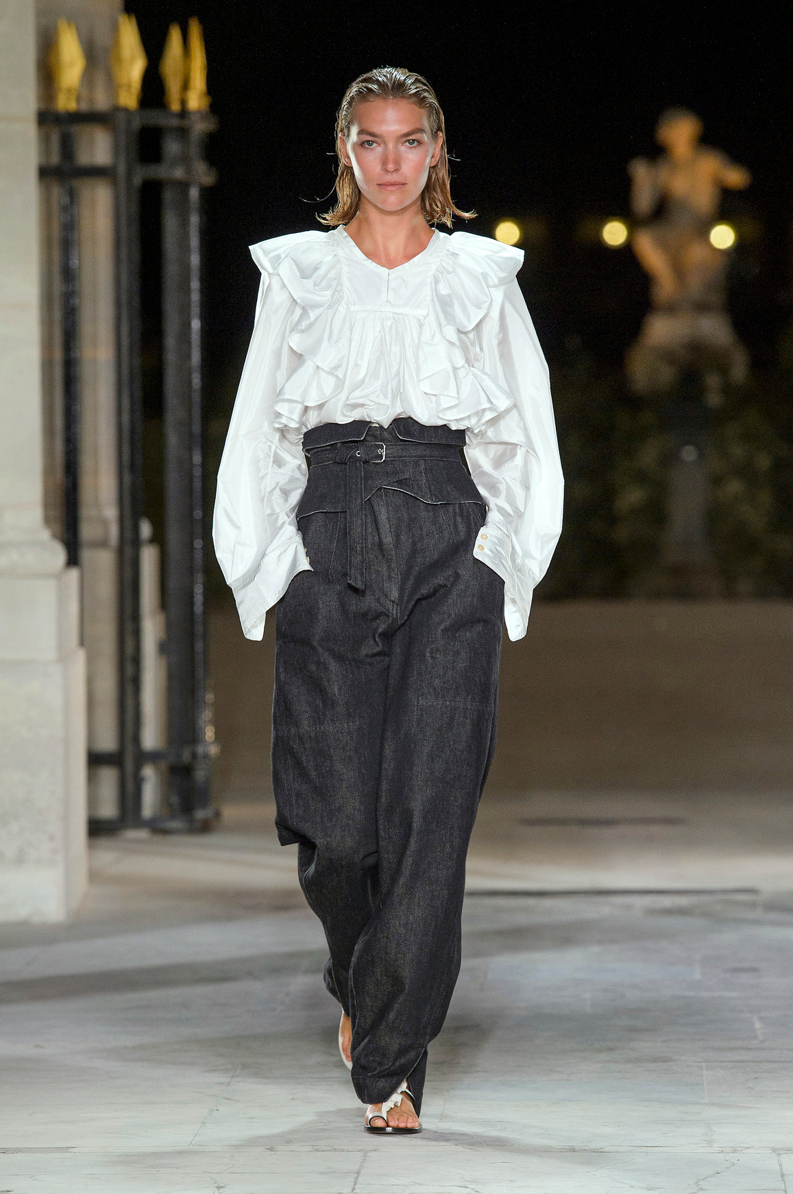 Arizona Muse op de catwalk van Isabel Marant lente/zomer 2017