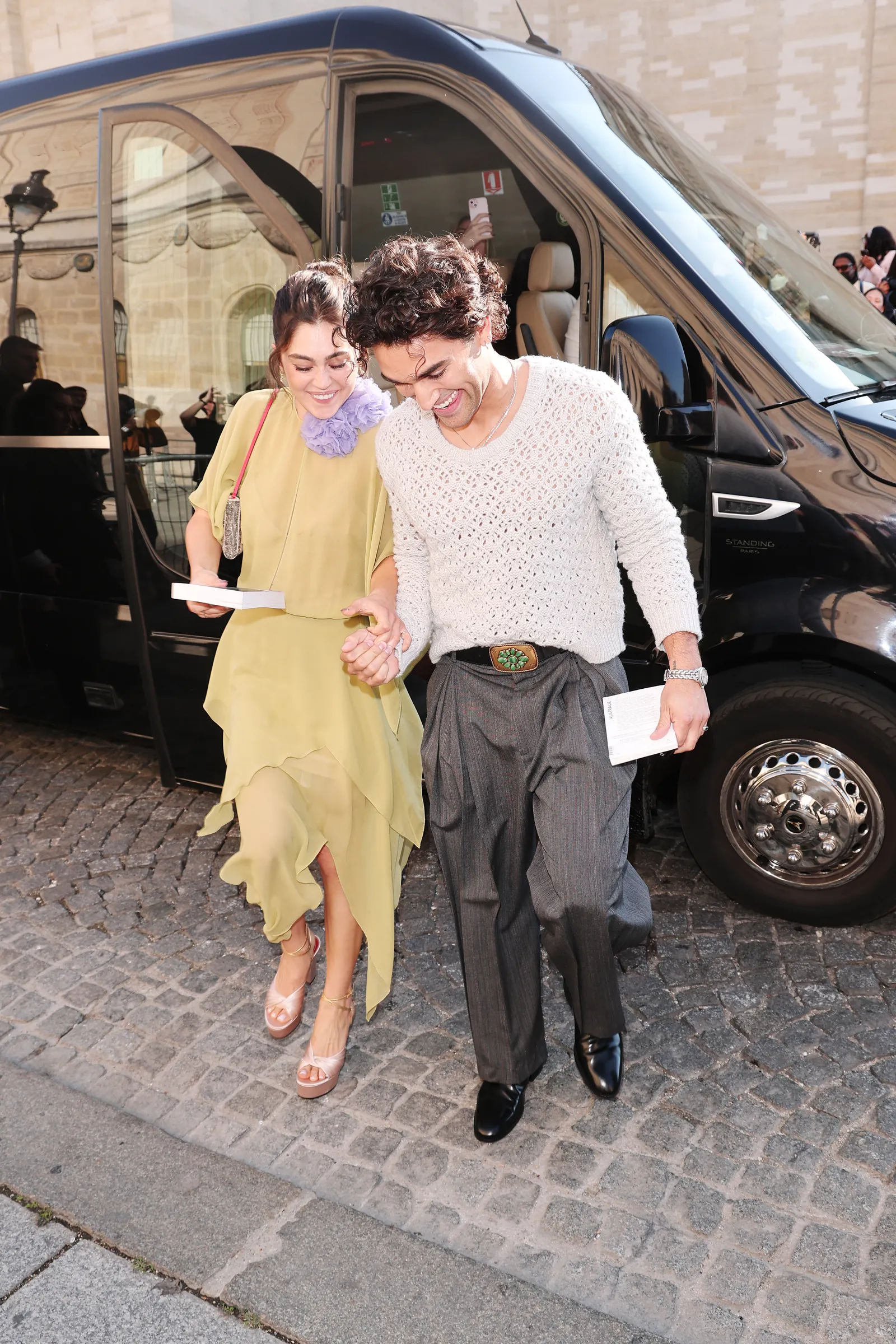 Mika Abdalla en Josh Heuston tijdens Paris Fashion Week