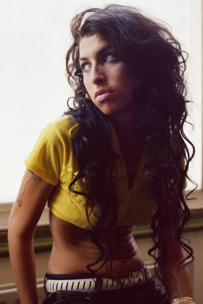 die-keer-20-jaar-geleden-dat-ik-een-jonge-amy-winehouse-fotografeerde-in-mijn-appartement-in-londen-412702