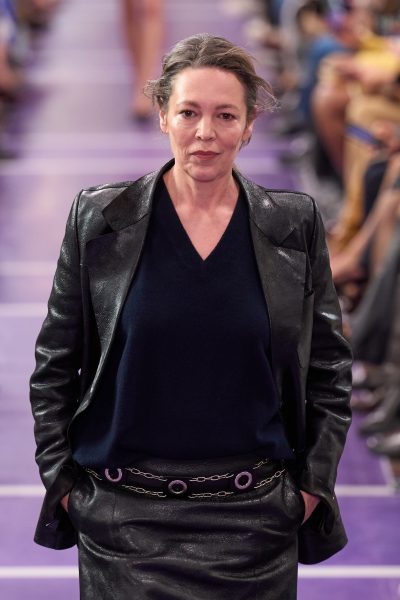 olivia-colman-is-nu-een-miu-miu-runway-model-410168