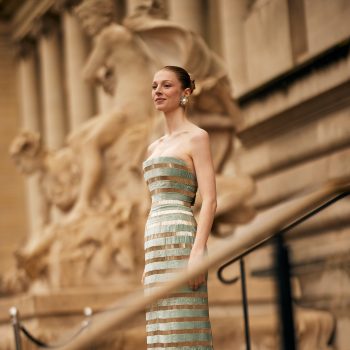 natuurlijk-is-prada-girl-hunter-schafer-de-eerste-die-een-van-pradas-fresh-off-the-runway-skirts-draagt-410856