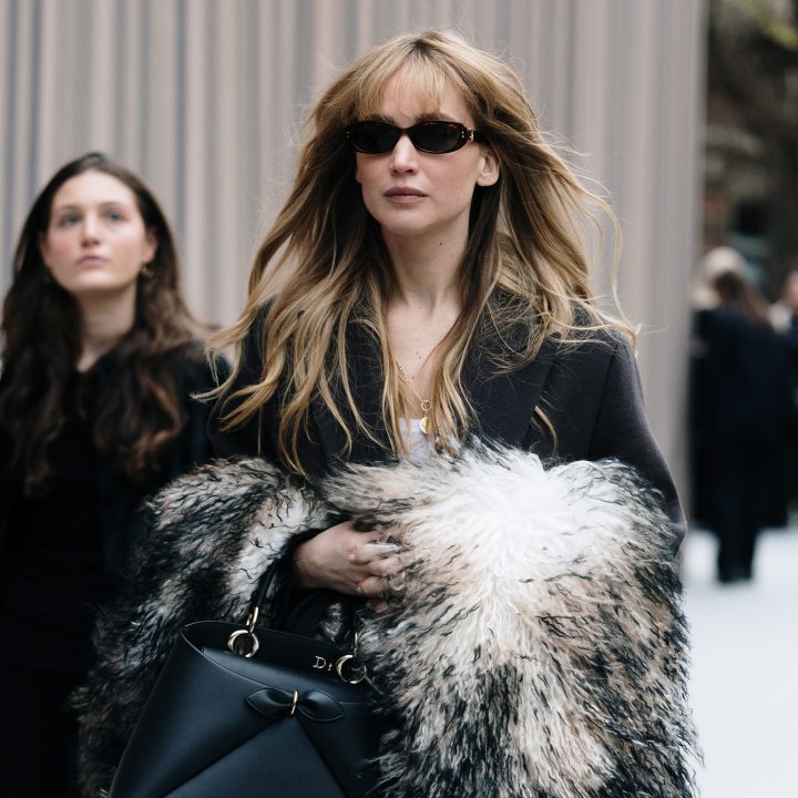 jennifer-lawrence-lanceert-mes-beauty-en-wij-hopen-dat-het-net-zo-goed-is-als-haar-silly-jokes-412498