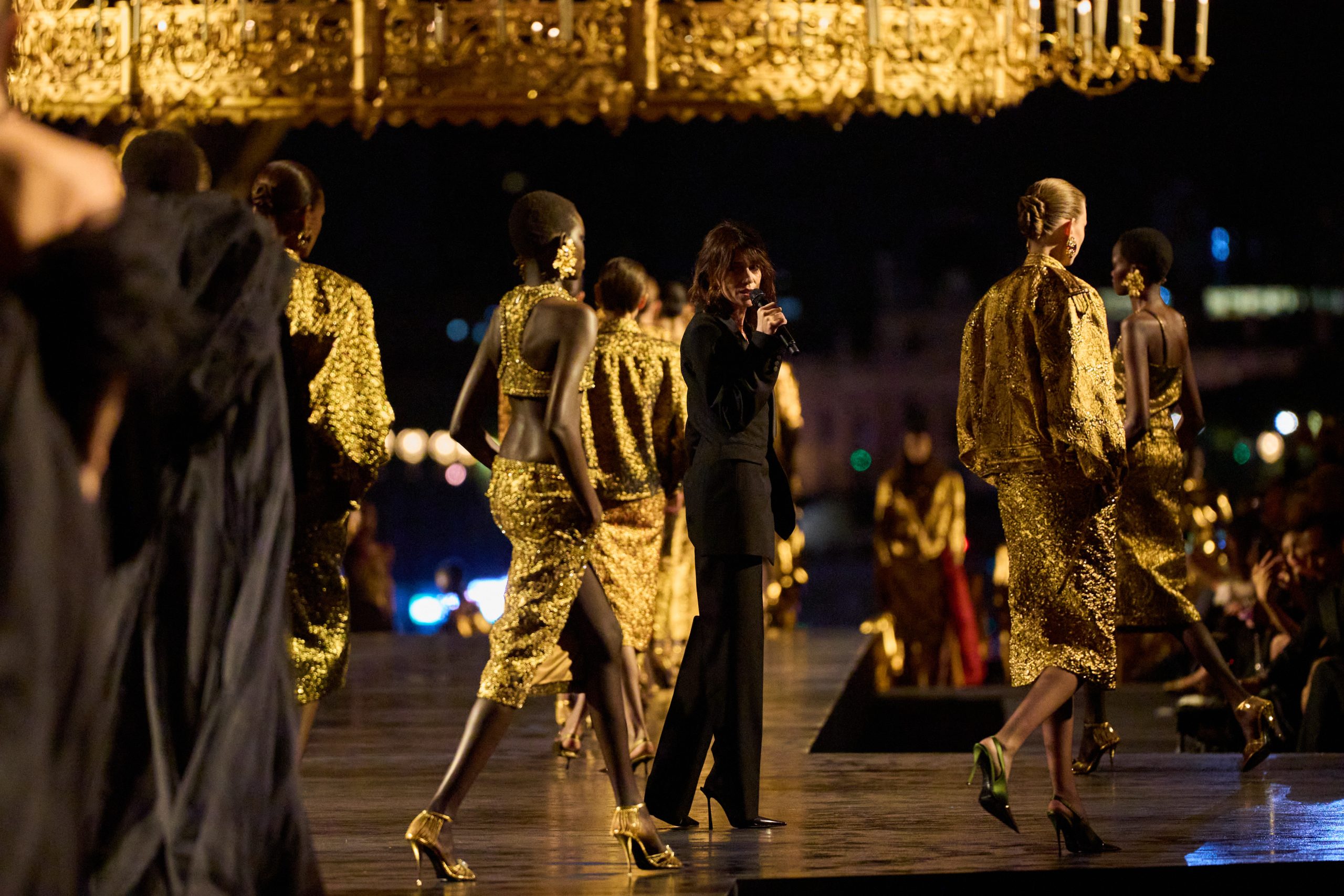 Charlotte Gainsbourg's performance bij Saint Laurent