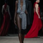 Anok Yai op de catwalk van Tom Ford lente/zomer 2027