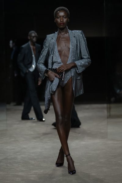 sex-is-definitely-back-als-het-aan-haider-ackermann-en-zijn-nieuwste-tom-ford-show-ligt-409981