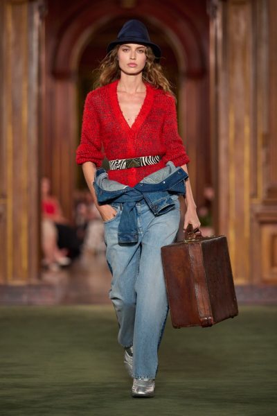 street-arts-meets-high-fashion-louis-vuitton-zet-het-werk-van-kunstenaar-keith-haring-op-hun-designertassen-410807