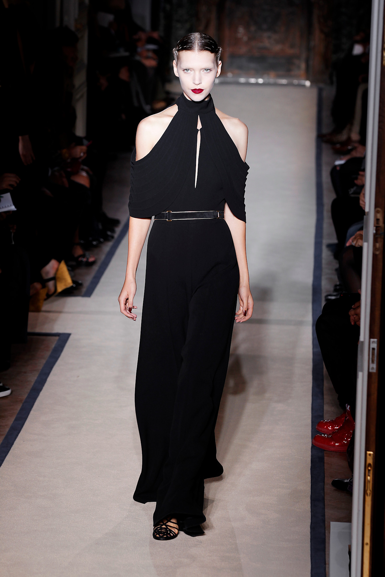 Arizona Muse op de catwalk van Yves Saint Laurent lente/zomer 2011