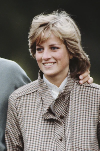 de-geruite-blouse-is-overal-maar-door-prinses-diana-neigen-we-nu-naar-het-geruite-jaren-80-jasje-412696