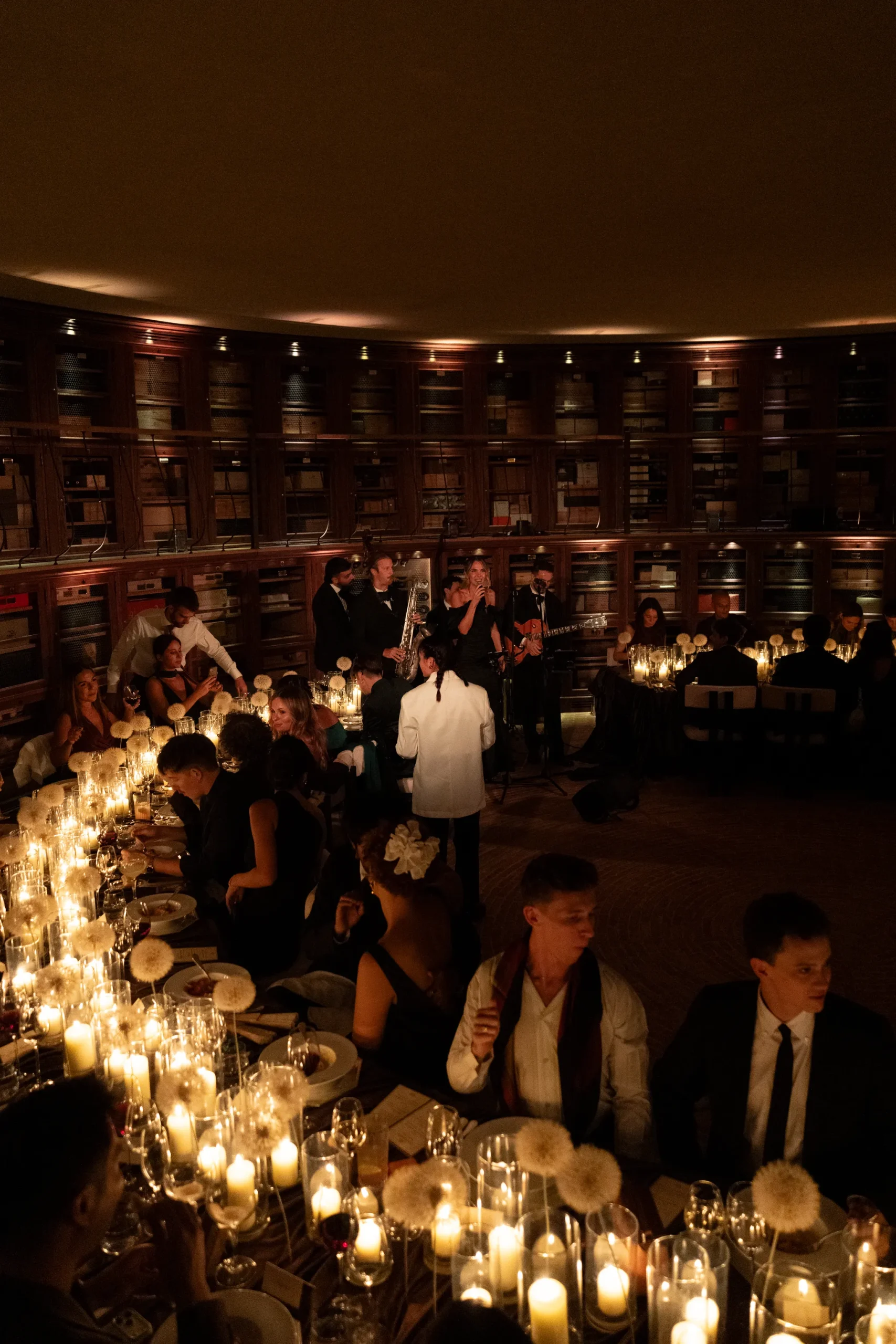 bruiloft Dove Cameron Damiano David: De dinertafel
