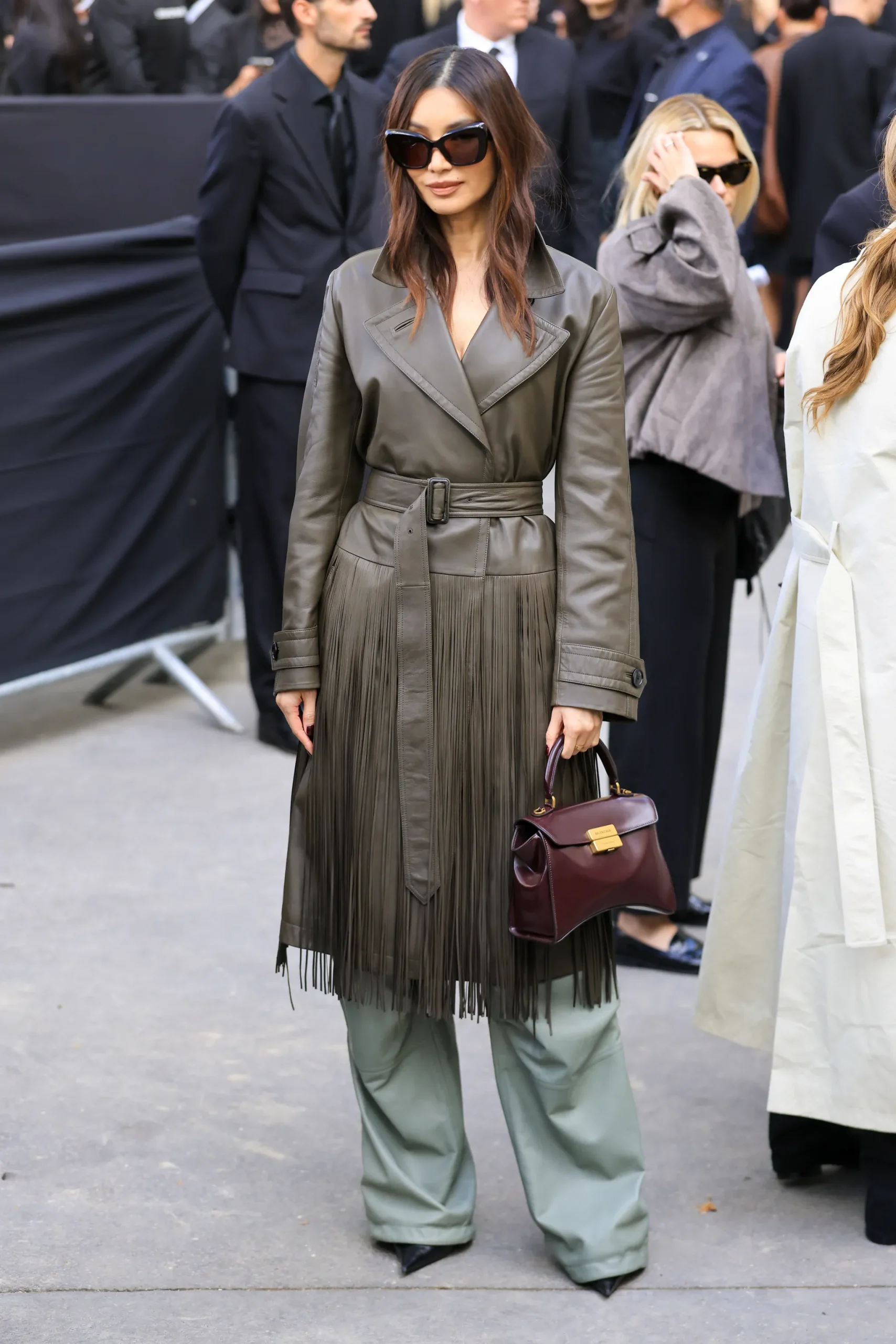 Gemma Chan bij Balenciaga lente/zomer 2027