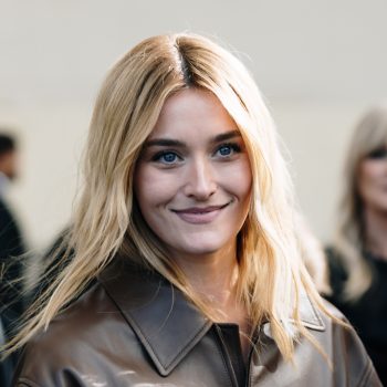 pfw-betekent-lots-of-front-row-celebs-check-de-looks-van-tate-mcrae-kate-moss-en-meer-410082