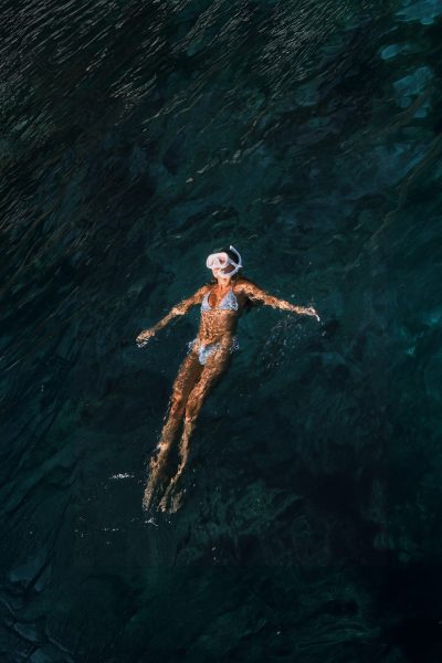 self-tan-en-skincare-in-een-zo-krijg-je-een-egale-tan-en-een-gehydrateerde-huid-overnight-411275